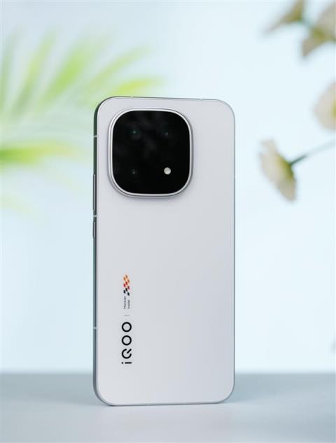 首发2K三星珠峰屏 一眼通透！iQOO15图赏(图8)