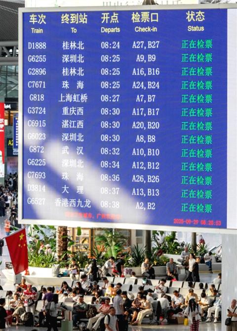 17趟列车同时检票！全国最忙高铁站 非它莫属(图2)