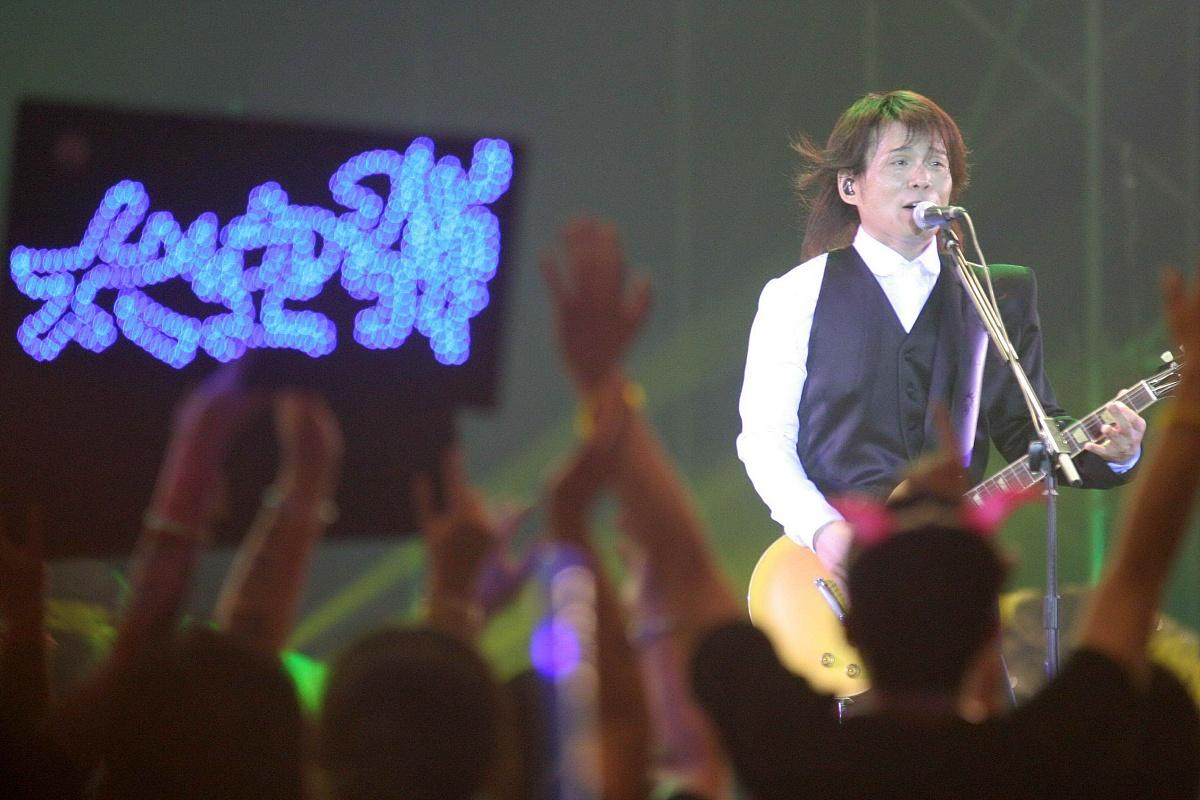 伍佰演唱会现“复制粘贴式”粉丝 跨代际共鸣引爆社交媒体