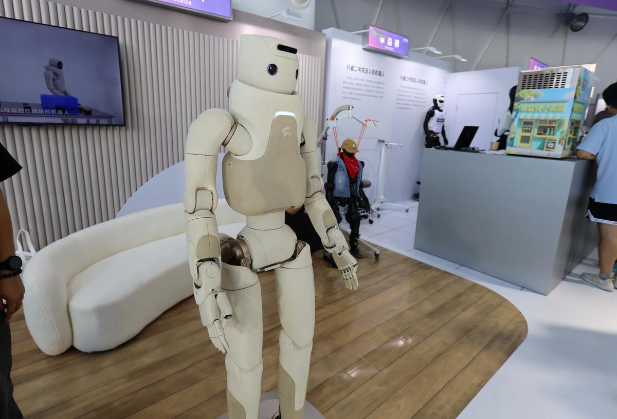 宇树科技发布H2仿生人形机器人 中国机器人技术迈入新纪元