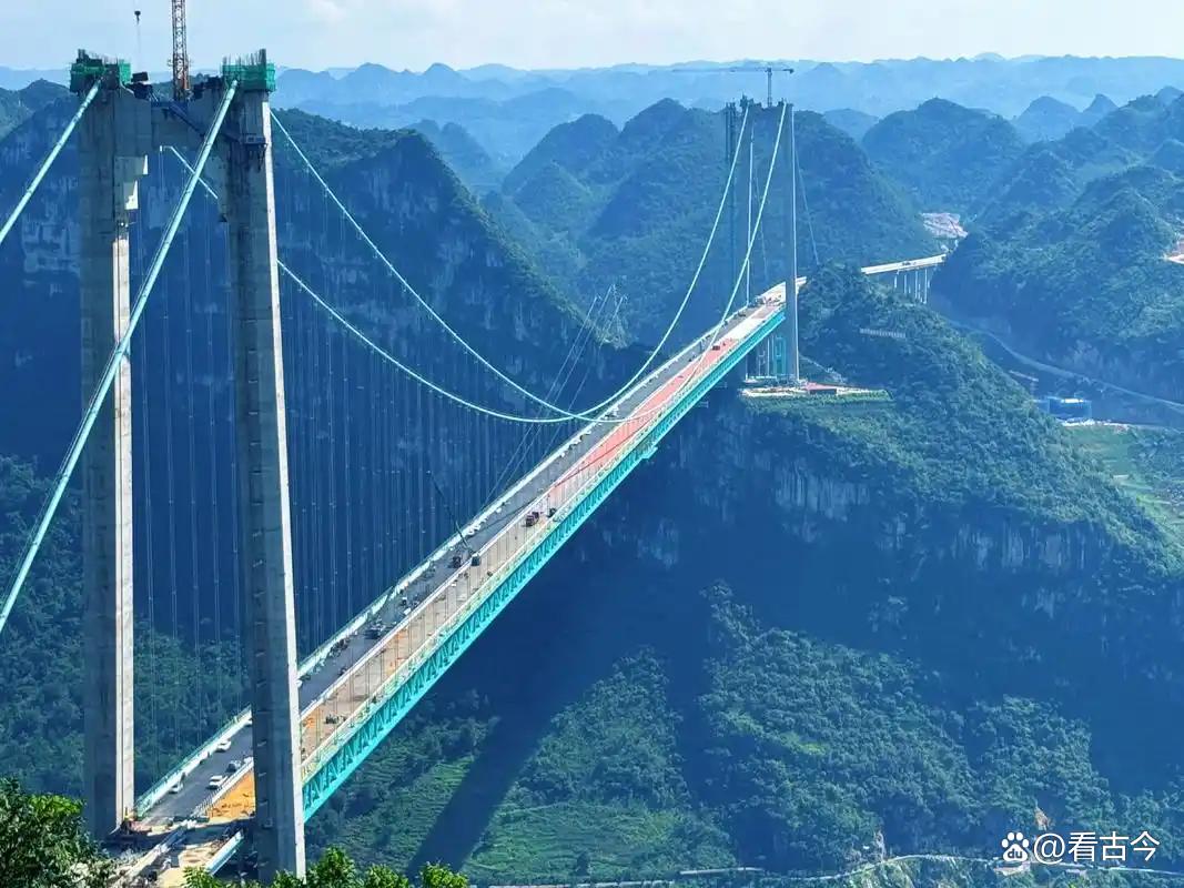 世界第一高桥蹦极项目居然不用绳子?安全咋保障?景区回应