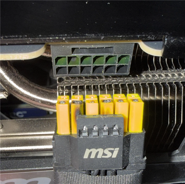12V-2x6 16针供电接口又出事！RTX 5090“空闲”时烧毁