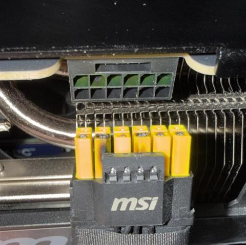 12V-2x616针供电接口又出事！RTX5090“空闲”时烧毁