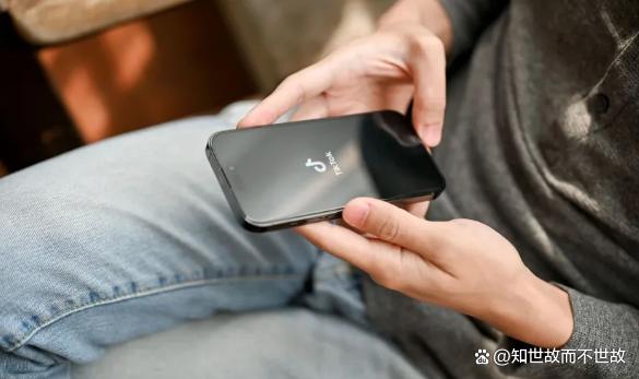 每天刷手机 青少年认知能力显著下降?最新科学发现令人心惊