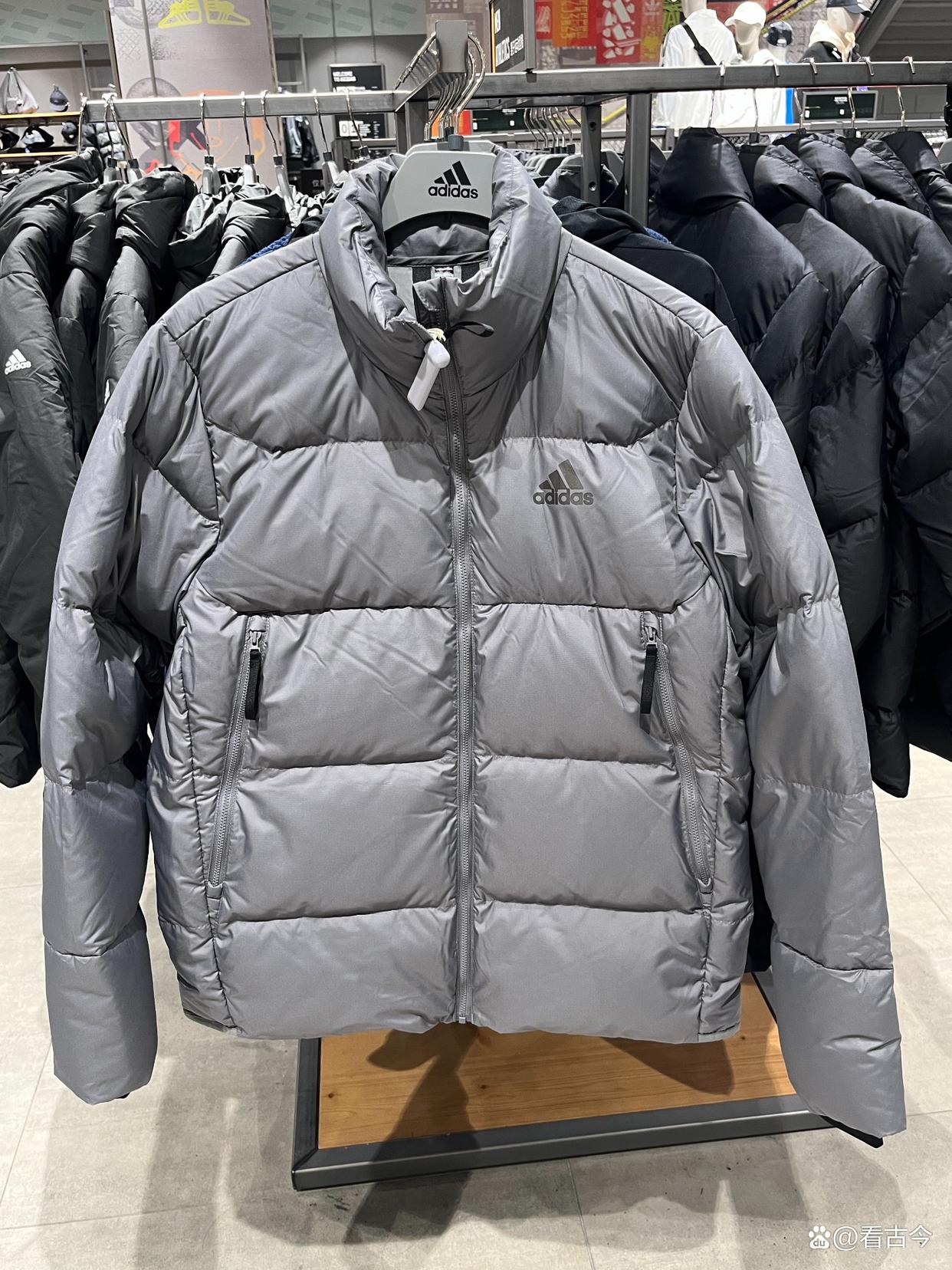 阿迪达斯羽绒服竟是雪中飞代工的!LOGO与参数究竟哪个重要?