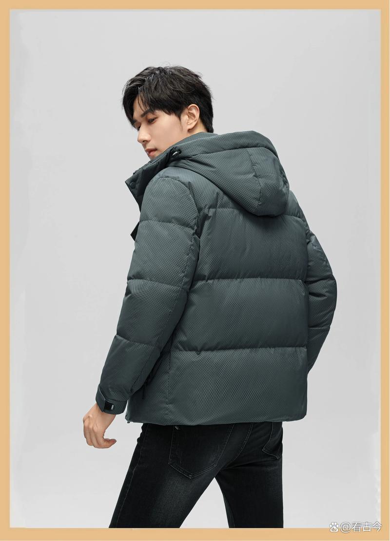 阿迪达斯羽绒服竟是雪中飞代工的!LOGO与参数究竟哪个重要?