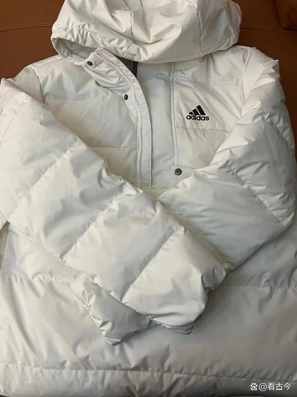 阿迪达斯羽绒服竟是雪中飞代工的!LOGO与参数究竟哪个重要?