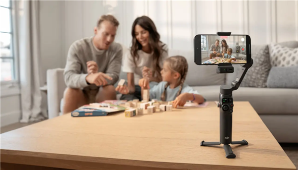 走在路上怕被抢 美国男子定制最昂贵义眼!成本200万美元(图8)