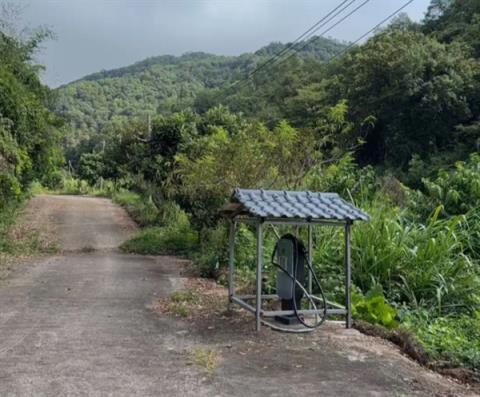 蔚来车主在山沟里安了一根充电桩 免费共享！网友：真新时代赛博土地庙(图3)