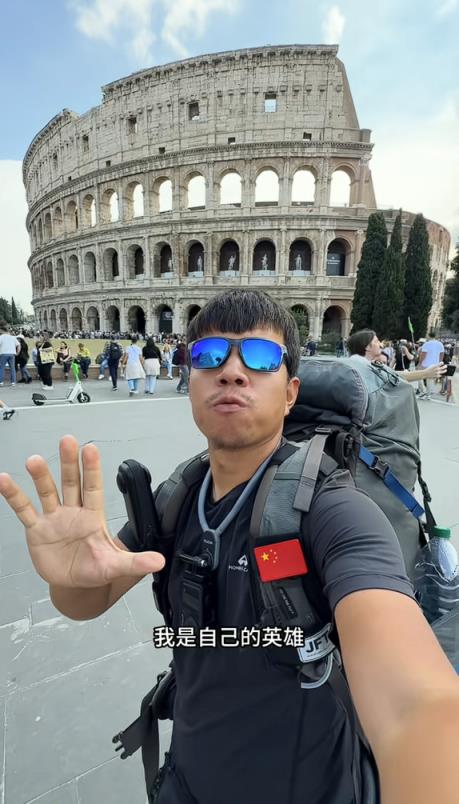 磨坏19双鞋 男子徒步8000公里从西安到罗马:在斗兽场外哭了两小时(图2)