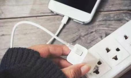 充电器发烫是正常现象吗？电流不稳定的原因是什么？