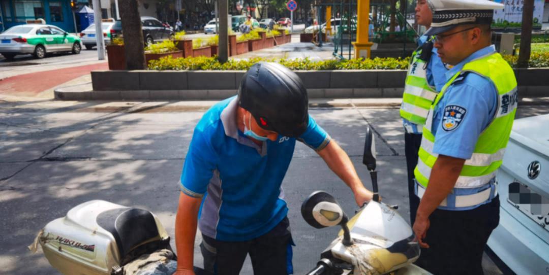 11月1日起，电动车、摩托车、三轮车上路“4罚2禁2扣”，处罚明确