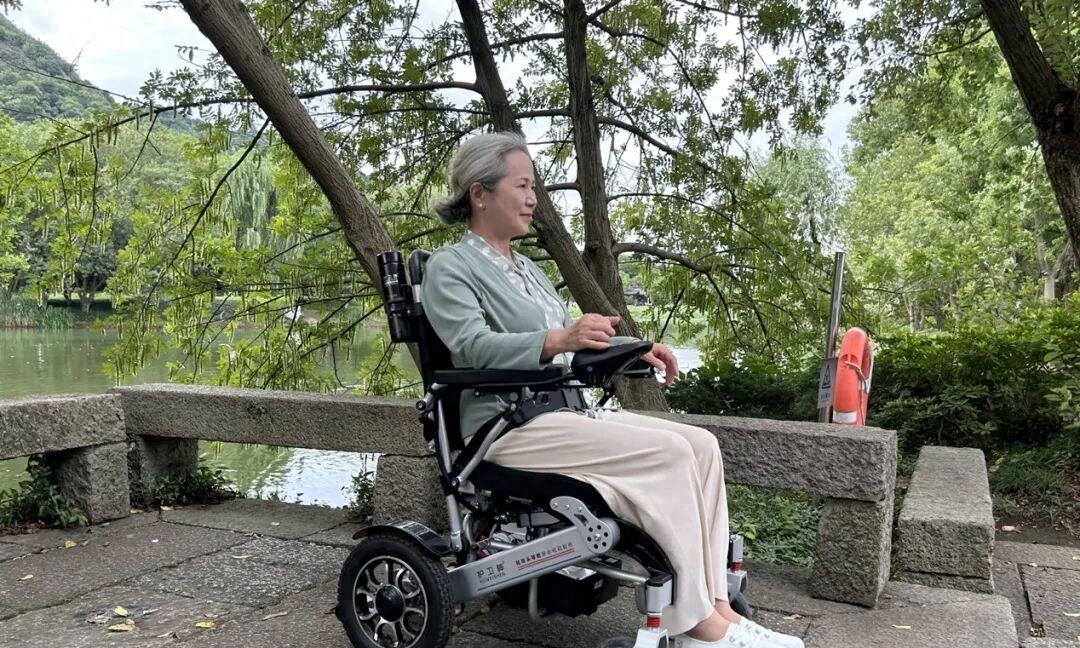 70岁以上老年人可以笑了！没有驾照，多地出现新的出行方式