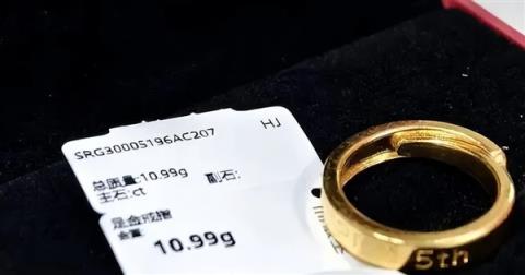 拼多多十周年豪气不:员工黄金礼再加码 比去年足足重了40克(图2)