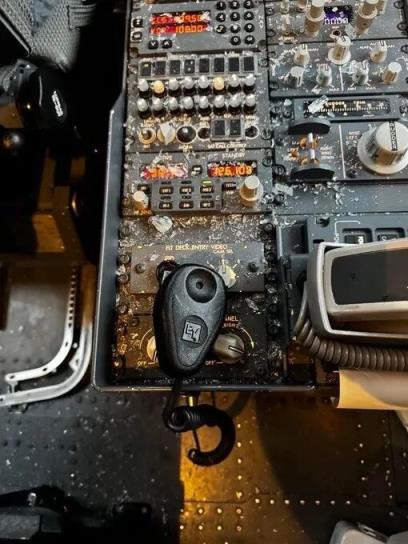 美国客机万米高空挡风玻璃破裂 飞行员受伤!竟是气球惹祸(图3)