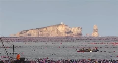 岛屿船只悬浮半空中 山东烟台现罕见奇观：并非海市蜃楼！(图4)