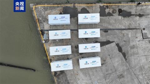 全球最大内河万吨级纯电动运输船下水：2.4万度电 续航500公里(图3)