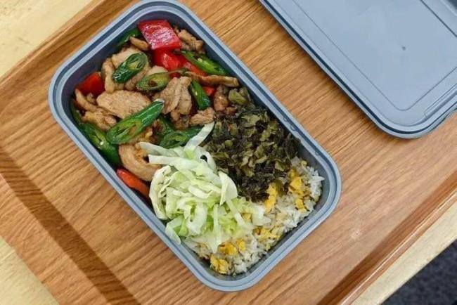高铁推出17元盒饭:门店现炒,可送餐到座
