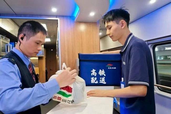 高铁推出17元盒饭:门店现炒,可送餐到座