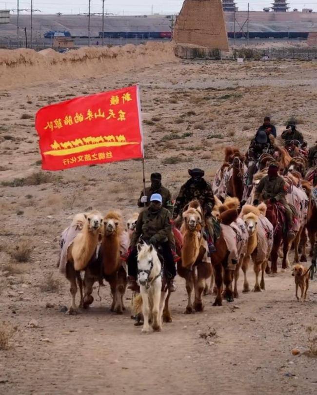 退休网红局长骑骆驼重走丝绸之路 亲历丝路艰辛
