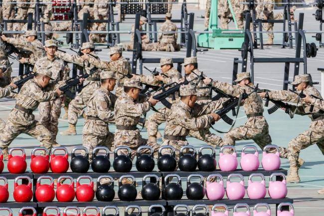 第一视角看野战医疗队实战训练 锤炼战场急救硬功