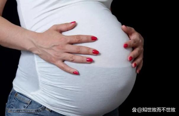 俄罗斯女学生怀孕可领津贴!普京人口战争打到校园
