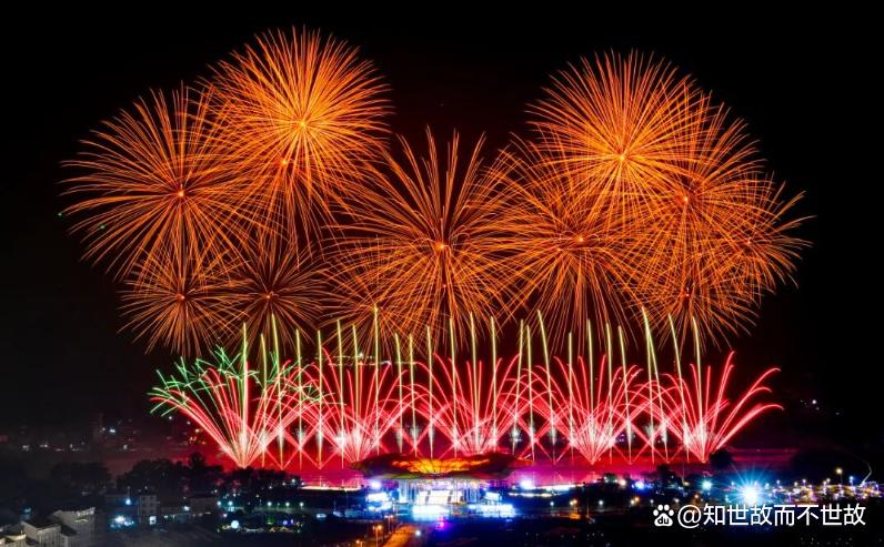 浏阳花炮文化节?搞大事了:七彩祥云在浏阳夜空绽放!