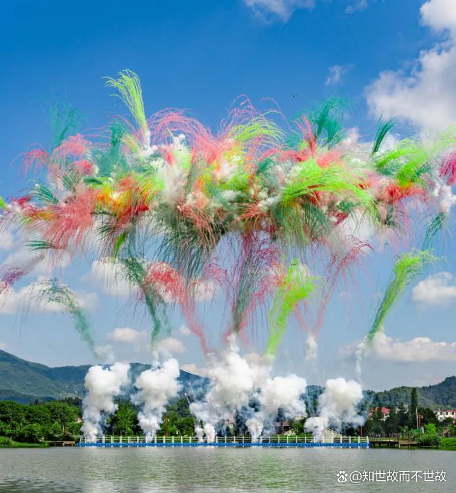 浏阳花炮文化节?搞大事了:七彩祥云在浏阳夜空绽放!