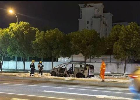 理想回应MEGA起火事故：驾驶员乘客安全逃离 消防部门正调查(图2)
