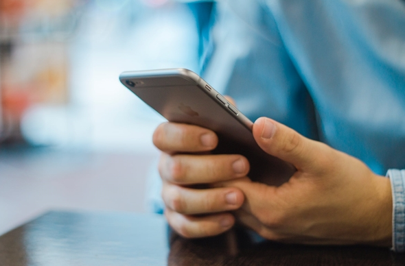 教育部:严禁将手机等电子产品带入课堂 推广应用未成年人模式(图1)