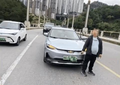 一小轿车累计违法354次被罚2万多 车主：车辆平时经常借给多个朋友(图2)