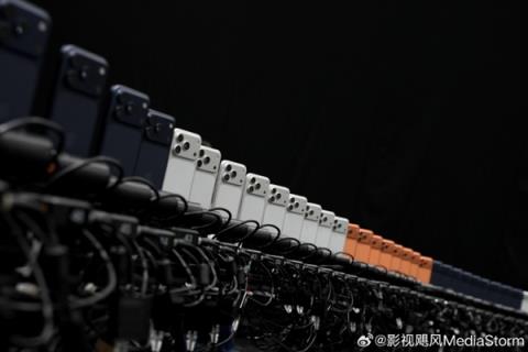 影视飓风“剧透”拍摄VOGUE盛典慢镜头:用多台iPhone17Pro架设一套子弹时间拍摄装置(图2)