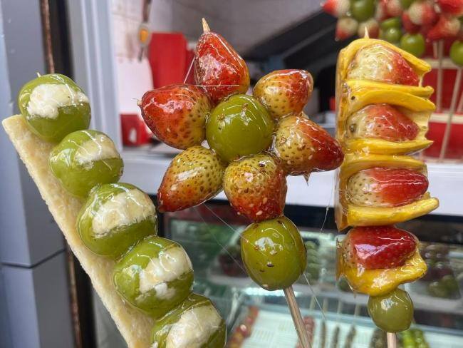 奶皮子糖葫芦卖到40元一串 网红小吃风靡一时