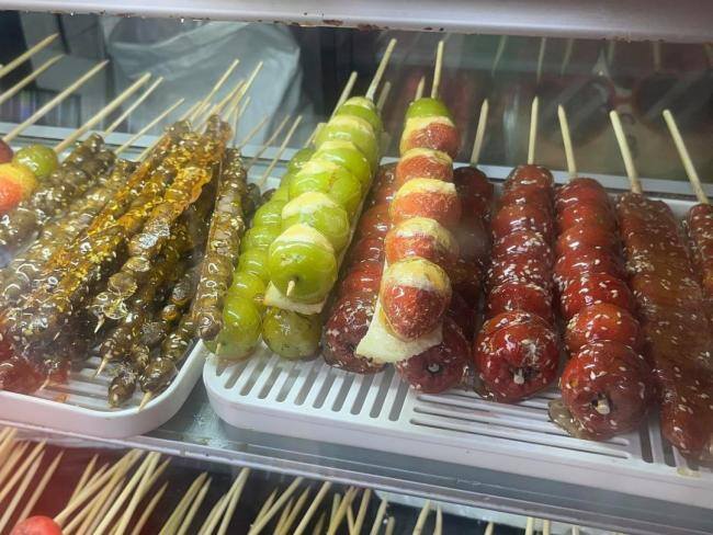 奶皮子糖葫芦卖到40元一串 网红小吃风靡一时