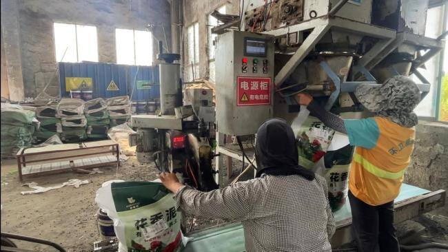 含重金属污泥被包装成营养土售卖 行业乱象曝光