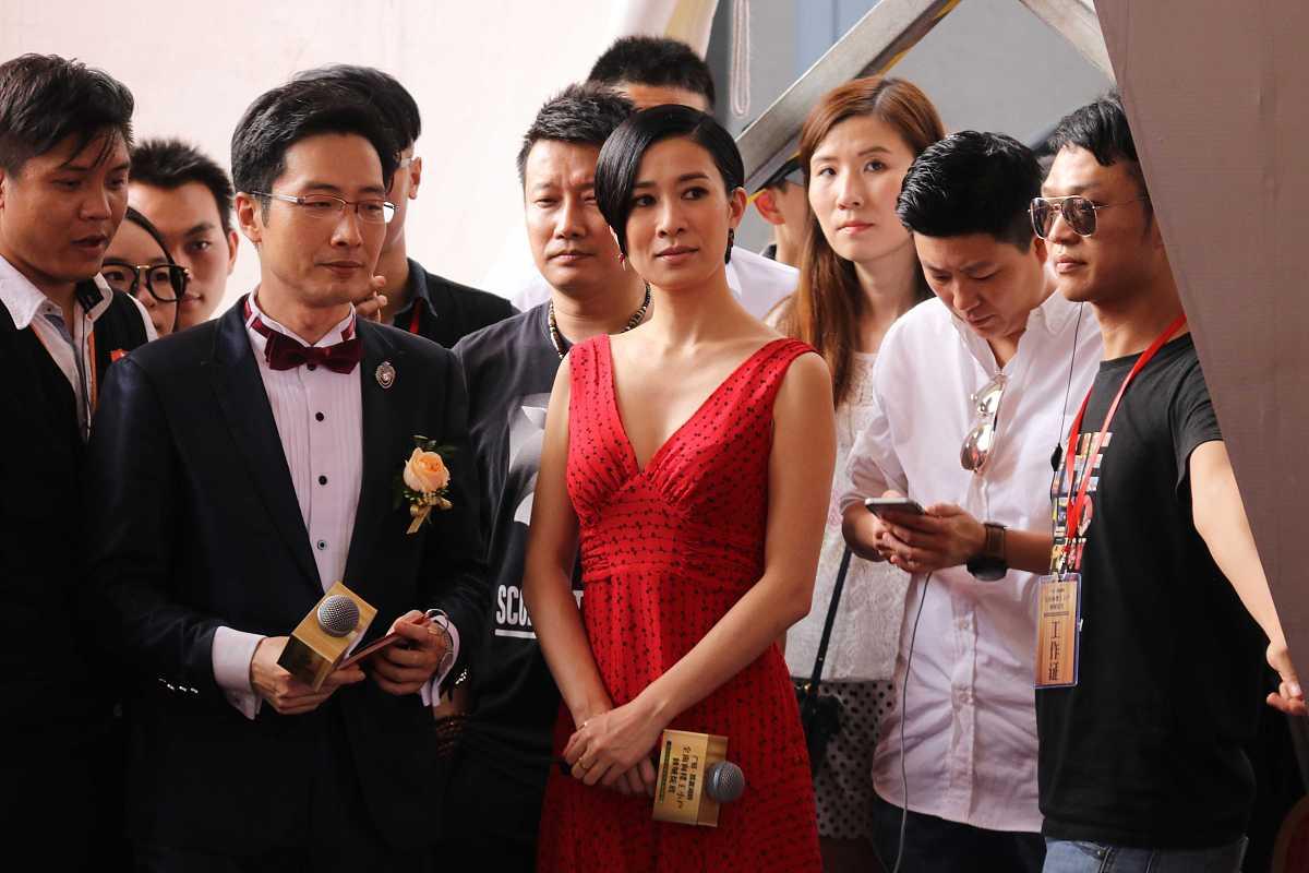 佘诗曼暖心承诺照顾许绍雄家人 娱乐圈真挚情谊引热议