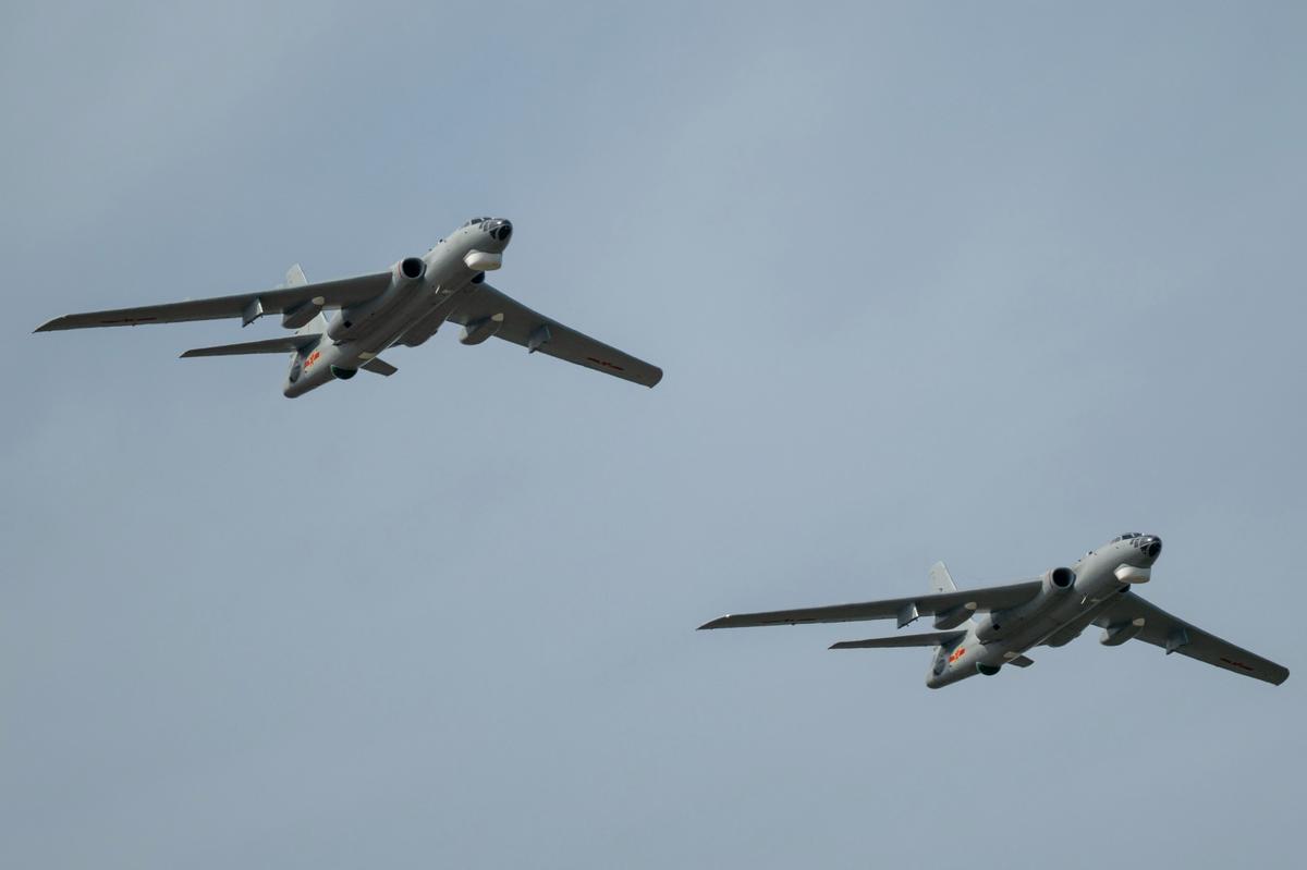 轰-6K战机群逼近台岛震慑美军 专家详解实战级威慑内幕