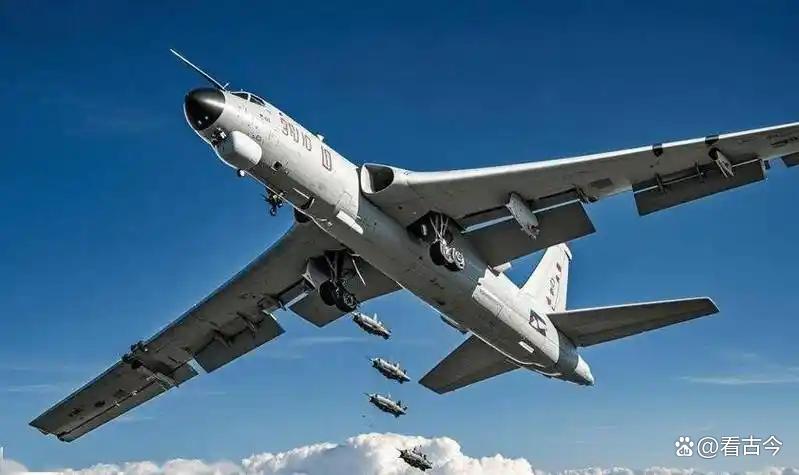 大批轰-6K贴近台岛?专家解读:这是一次“斩首”行动演训