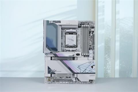 支持DDR5-9000！技嘉X870EAORUSX3D主板图赏(图1)