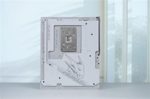 支持DDR5-9000！技嘉X870EAORUSX3D主板图赏(图3)