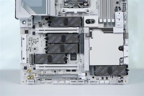 支持DDR5-9000！技嘉X870EAORUSX3D主板图赏(图23)