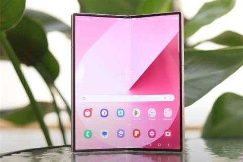 安卓首款!三星三折叠屏将在本周亮相(图1)
