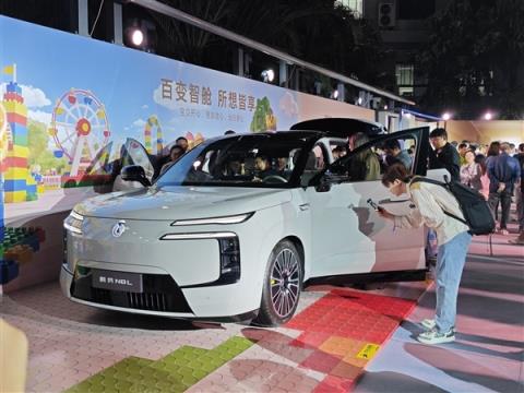 同级最多电机!三排六座SUV腾势N8L上市:29.98万起(图5)