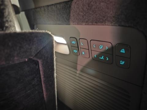 同级最多电机!三排六座SUV腾势N8L上市:29.98万起(图11)