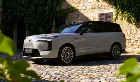 同级最多电机!三排六座SUV腾势N8L上市:29.98万起(图13)