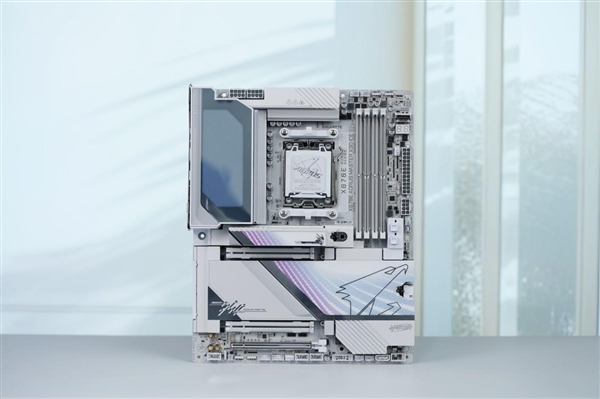 支持DDR5-9000！技嘉X870E AORUS X3D主板图赏