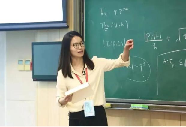 中国数学女神王虹双冠加冕:从代数几何到国际顶尖奖的攀登之路