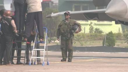 印度总统乘坐阵风战斗机进行飞行体验 空军高层陪同