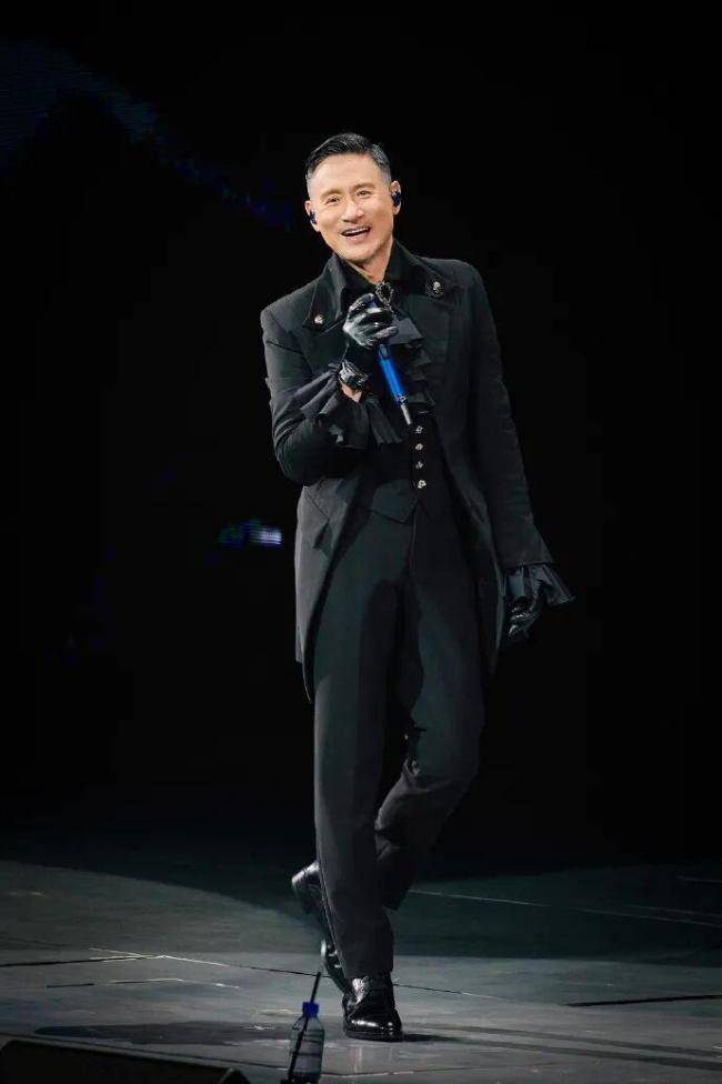 谢娜称张杰为华语live王 200场演唱会圆满落幕