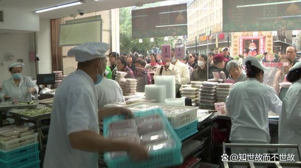 重阳节美食战:传统糕点干噎难下咽?创新口味暗藏健康陷阱